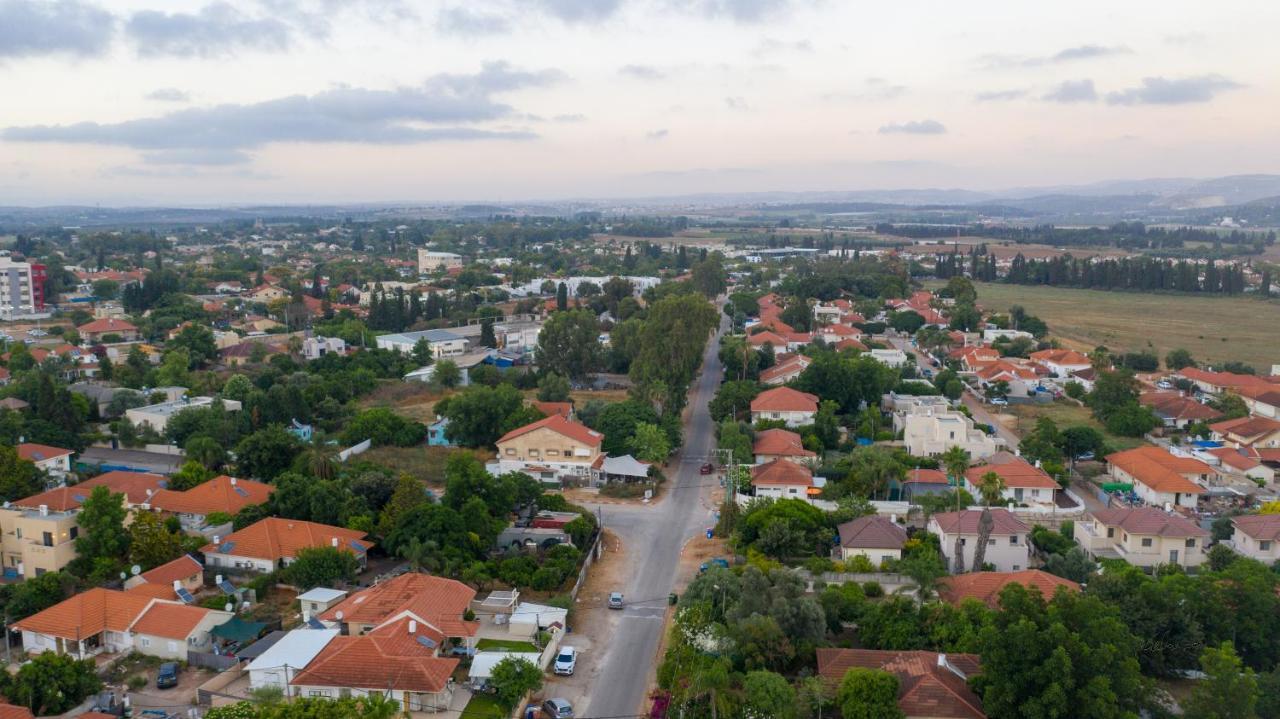 צימר רומנטי ואיכותי בפרדס חנה La Baita Экстерьер фото